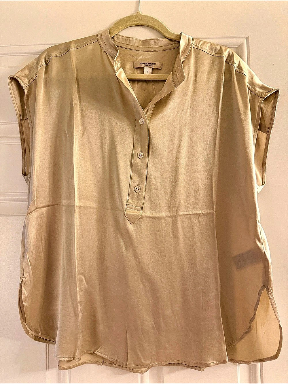 Banana Republic Satin-Look Blouse in Gold Size Small